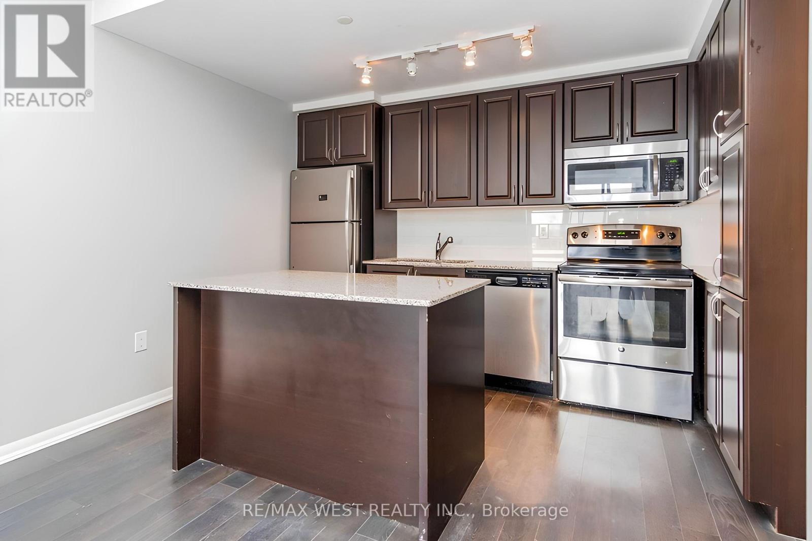 825 - 830 LAWRENCE AVENUE W, Toronto, Ontario