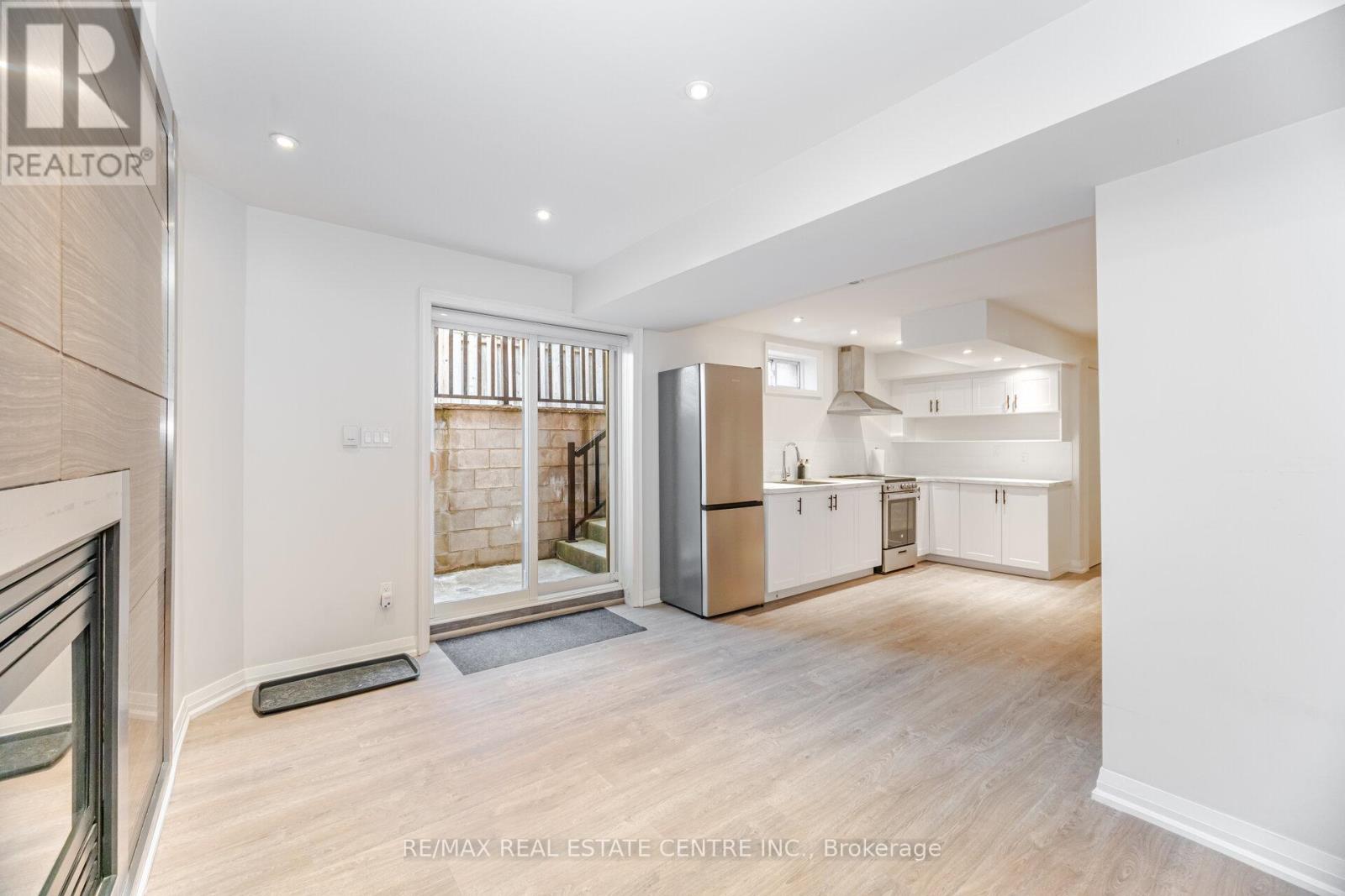 680 Driftcurrent Drive, Mississauga, Ontario  L4Z 3Z4 - Photo 7 - W12788874