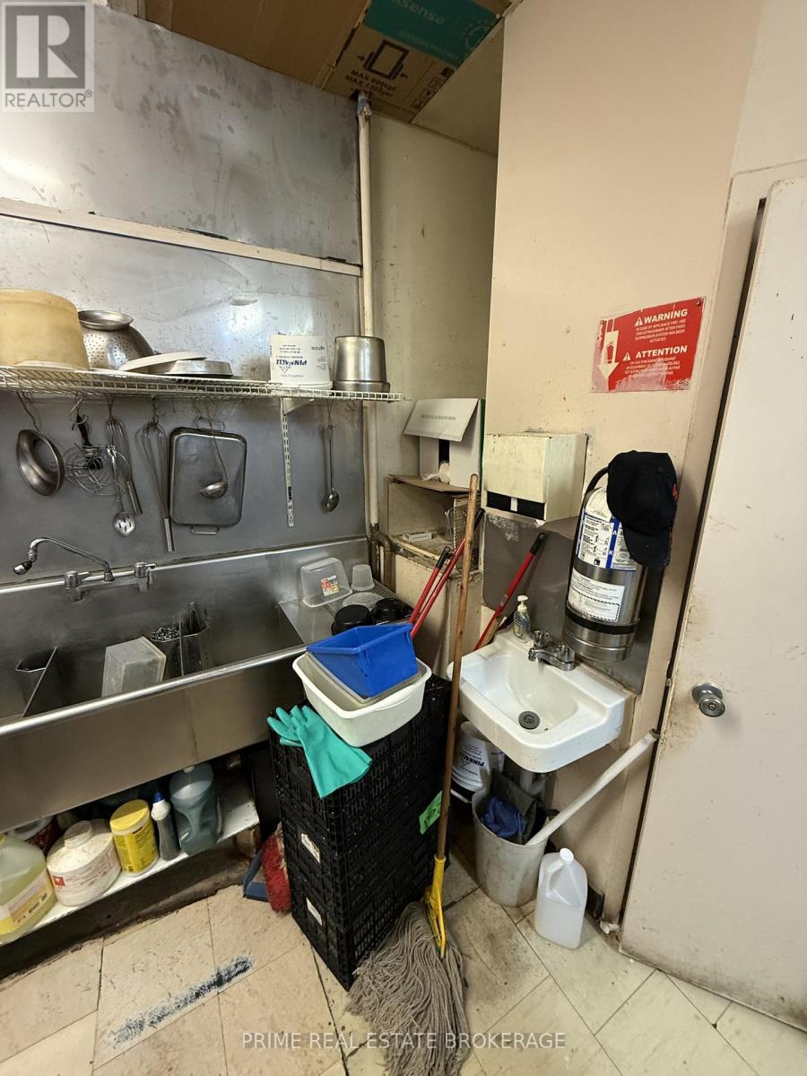 Unit 7 - 775 Southdale Road, London South, Ontario  N6E 1R9 - Photo 5 - X12783590