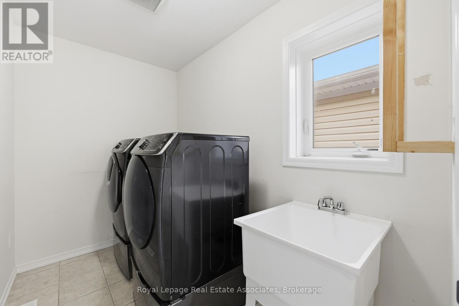 121 Esther Crescent, Thorold, Ontario  L3B 0H1 - Photo 34 - X12774208