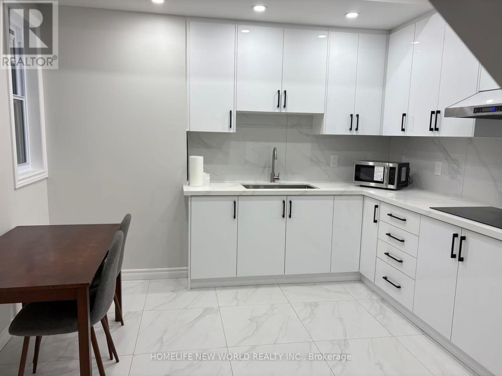 256 PALMERSTON AVENUE, Toronto, Ontario