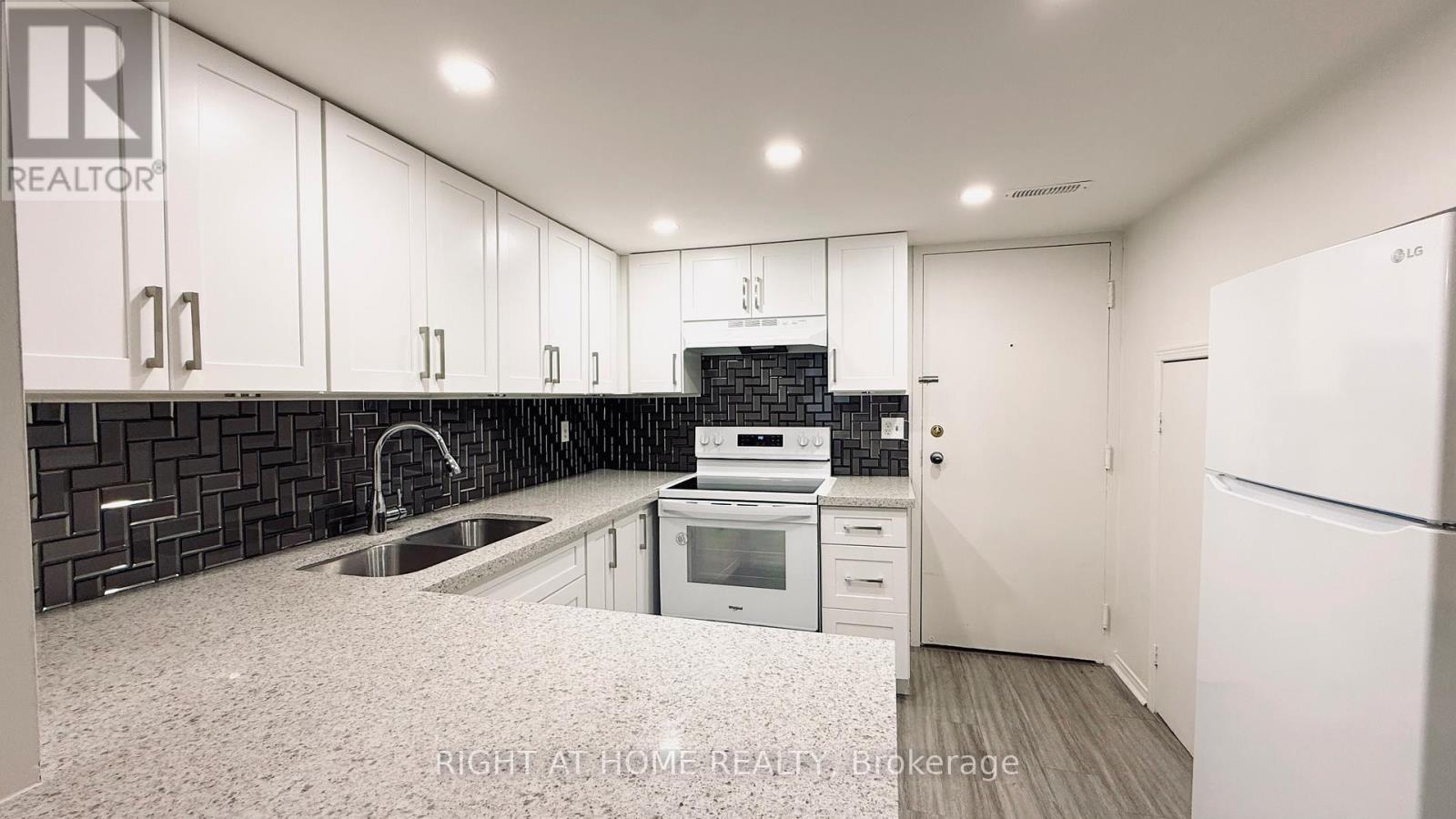 934 - 75 Weldrick Road E, Richmond Hill, Ontario  L4C 3T9 - Photo 10 - N12789164