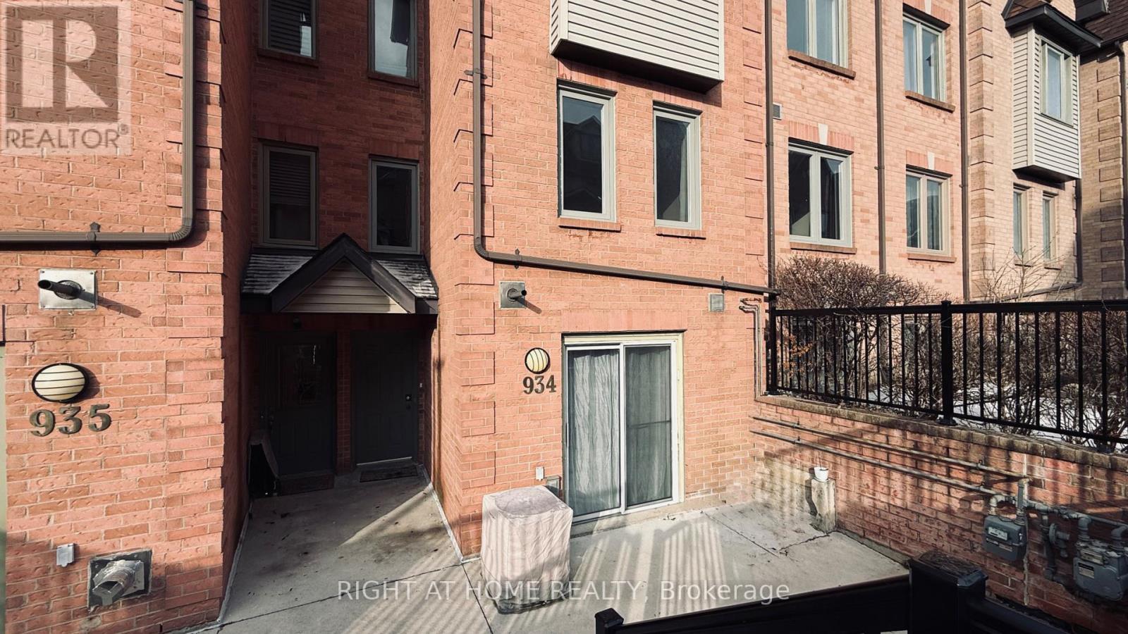 934 - 75 Weldrick Road E, Richmond Hill, Ontario  L4C 3T9 - Photo 16 - N12789164