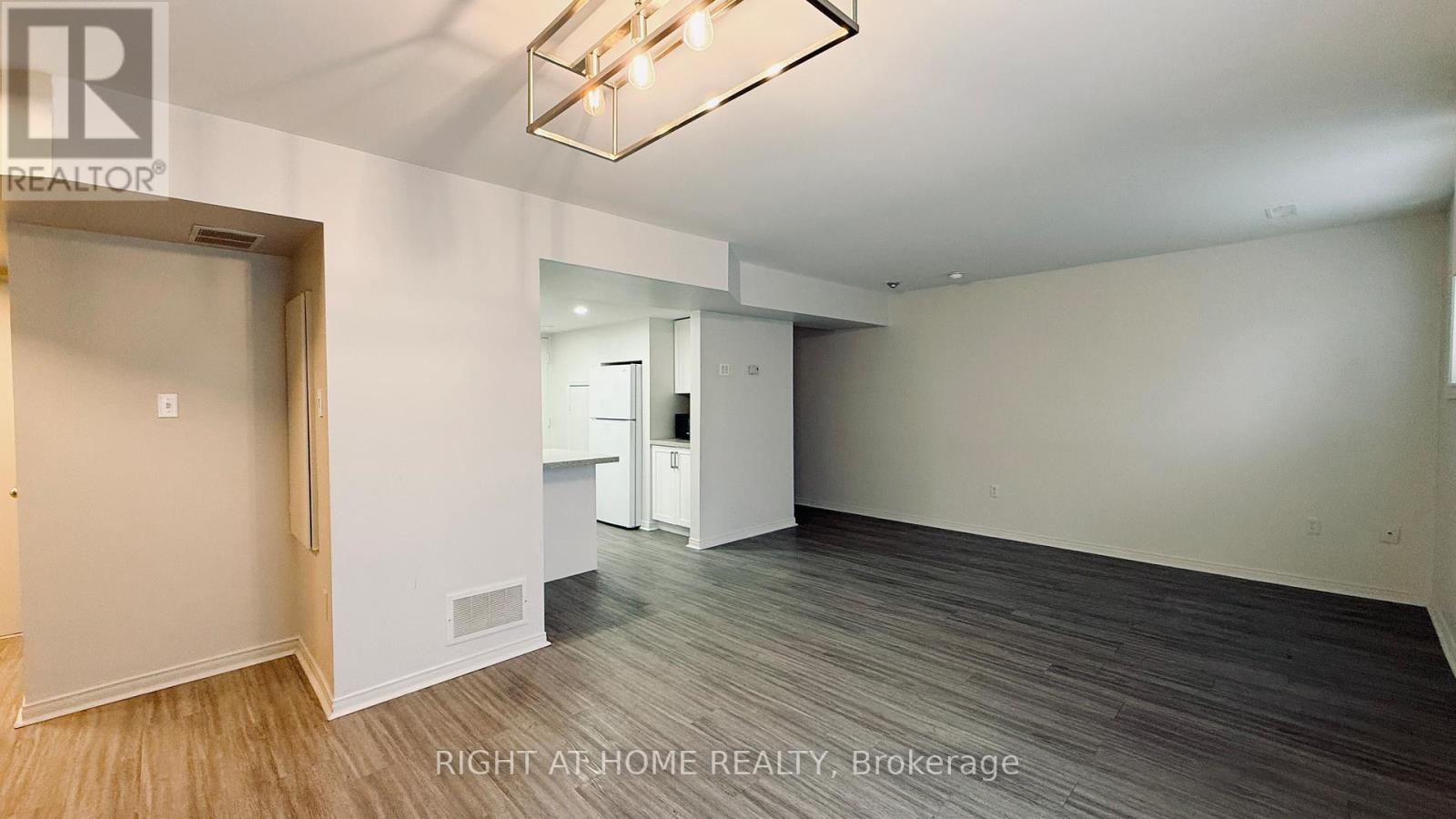 934 - 75 Weldrick Road E, Richmond Hill, Ontario  L4C 3T9 - Photo 7 - N12789164