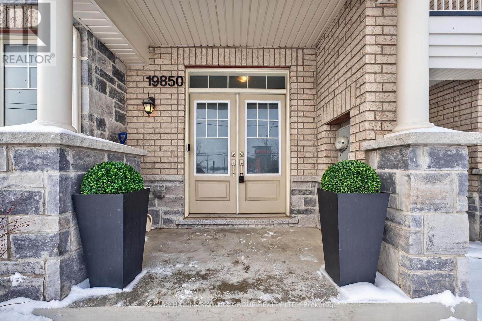 19850 Leslie Street, East Gwillimbury, Ontario  L9N 0R9 - Photo 4 - N12789170