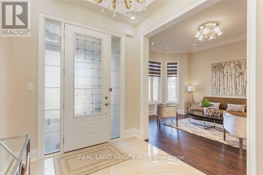 3 Love Court, Richmond Hill, Ontario  L4B 0G2 - Photo 3 - N12789174