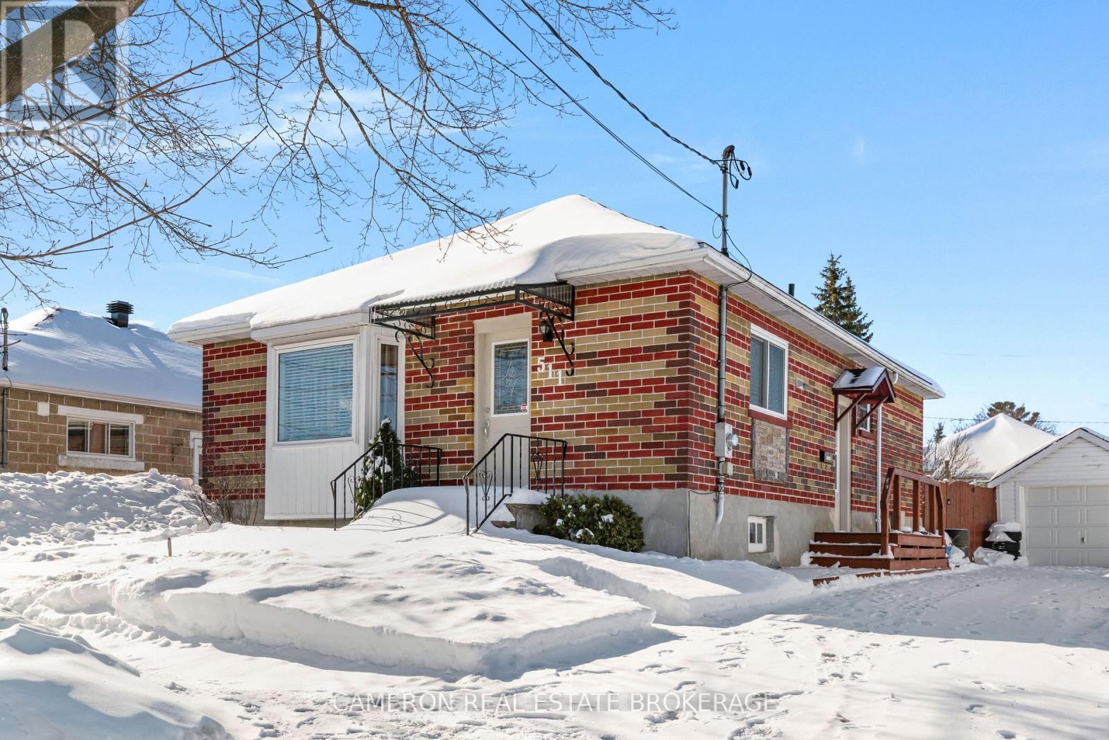 511 St Felix Street, Cornwall, Ontario  K6H 5B2 - Photo 2 - X12445328