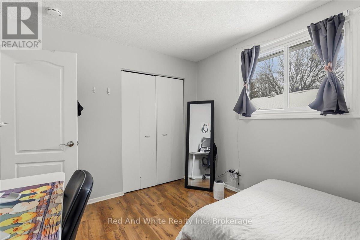 400 Midwood Crescent, Waterloo, Ontario  N2L 5N5 - Photo 20 - X12789182