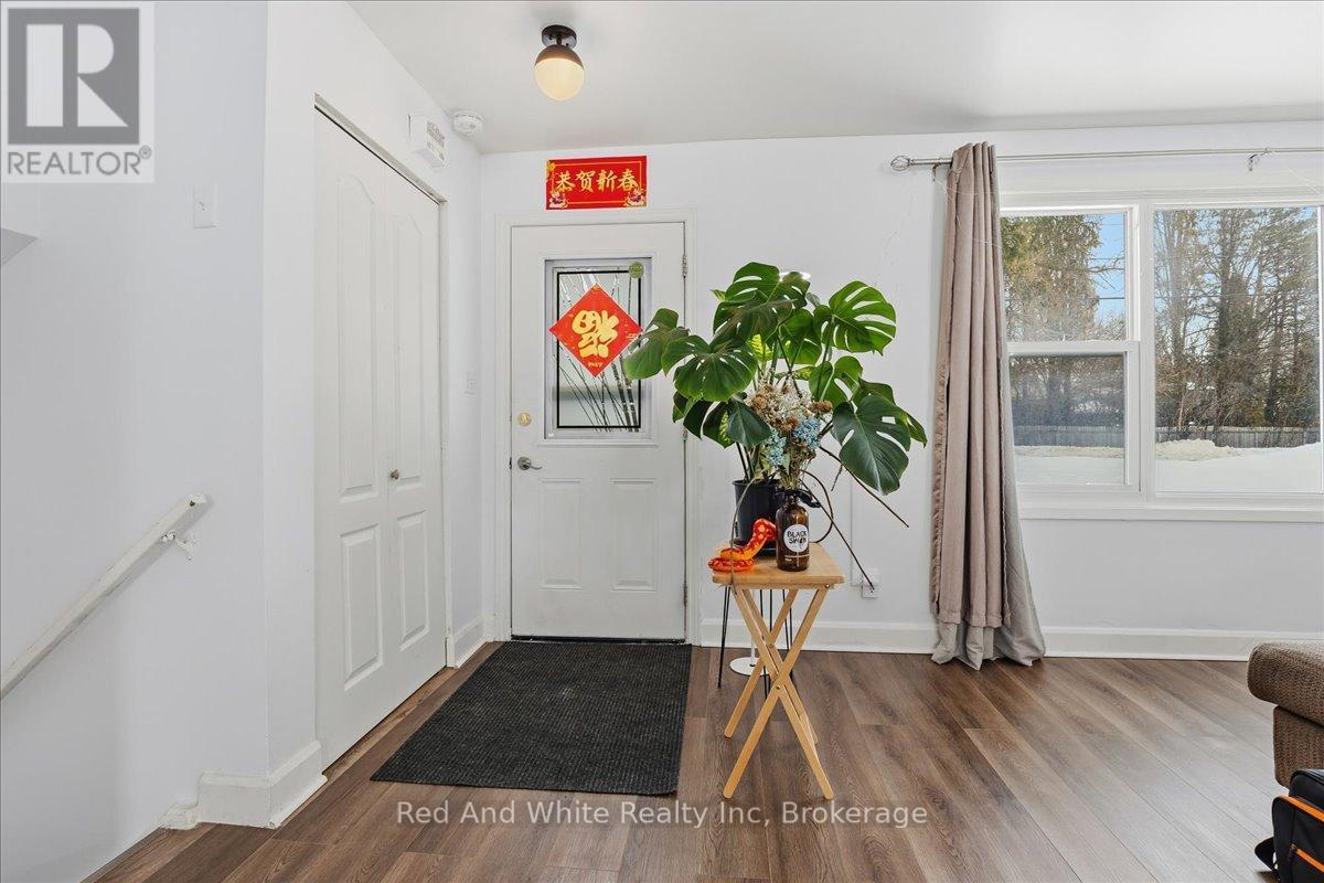 400 Midwood Crescent, Waterloo, Ontario  N2L 5N5 - Photo 7 - X12789182