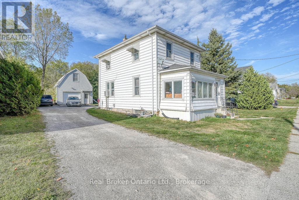 208 Victoria Street, Ingersoll, Ontario  N5C 2N1 - Photo 15 - X12786442