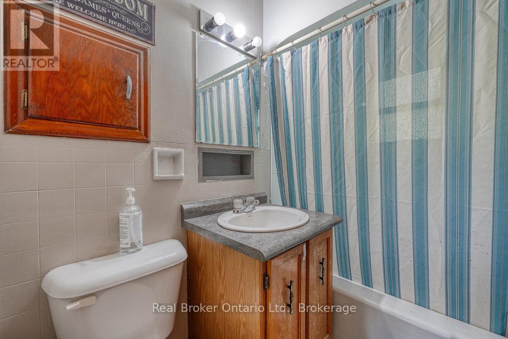 208 Victoria Street, Ingersoll, Ontario  N5C 2N1 - Photo 24 - X12786442