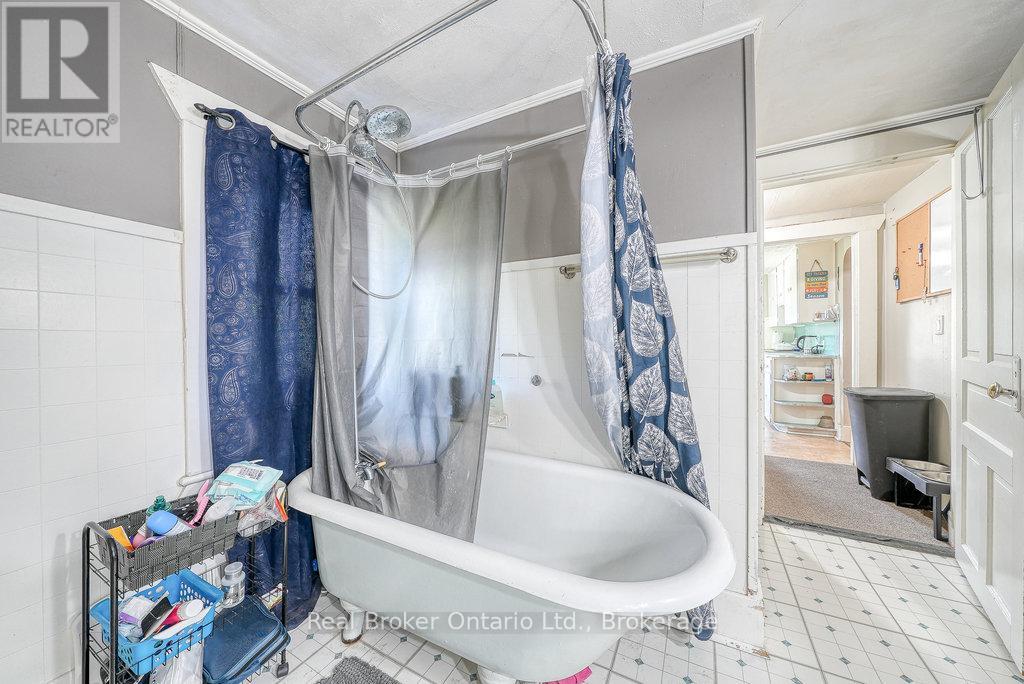 208 Victoria Street, Ingersoll, Ontario  N5C 2N1 - Photo 40 - X12786442