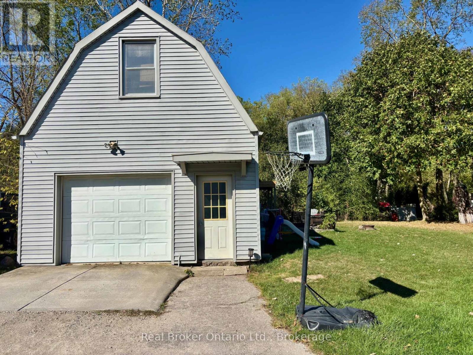 208 Victoria Street, Ingersoll, Ontario  N5C 2N1 - Photo 4 - X12786442