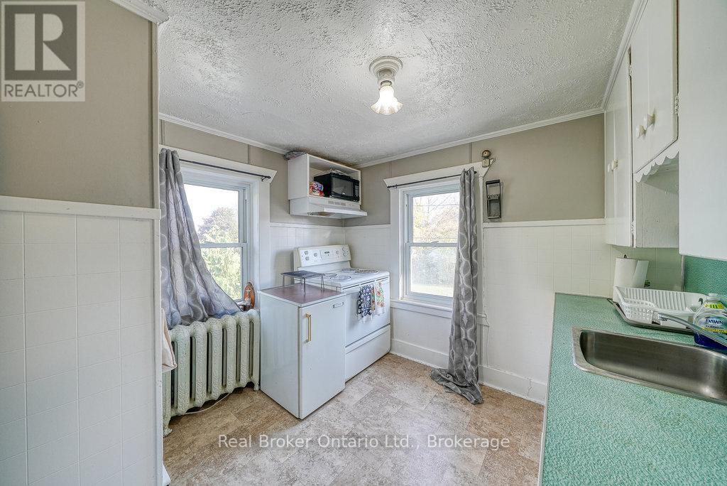 208 Victoria Street, Ingersoll, Ontario  N5C 2N1 - Photo 42 - X12786442