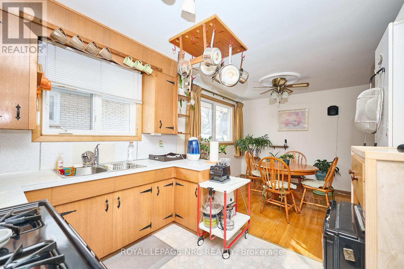 32 Oxford Street, St. Catharines, Ontario  L2P 1W3 - Photo 11 - X12789198