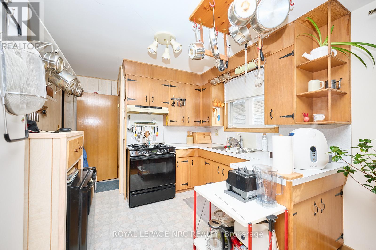 32 Oxford Street, St. Catharines, Ontario  L2P 1W3 - Photo 14 - X12789198