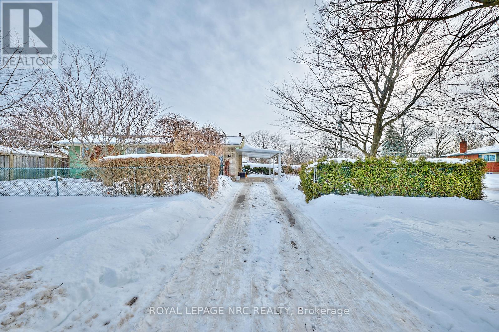 32 Oxford Street, St. Catharines, Ontario  L2P 1W3 - Photo 3 - X12789198