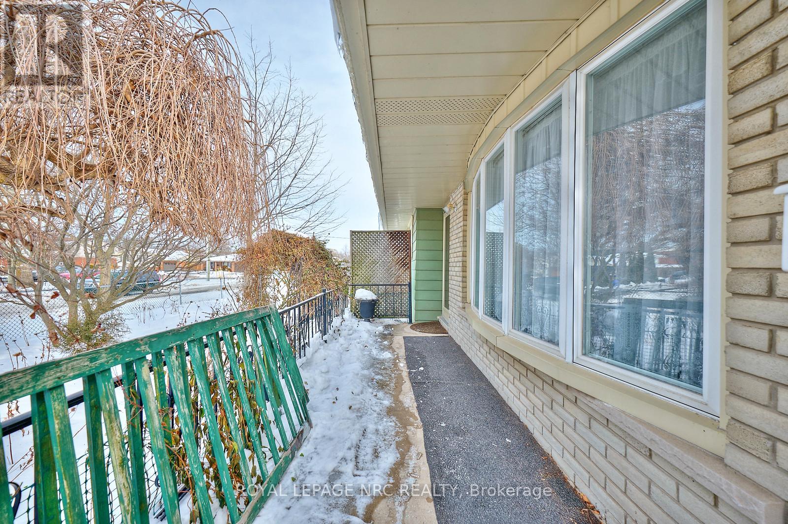 32 Oxford Street, St. Catharines, Ontario  L2P 1W3 - Photo 5 - X12789198