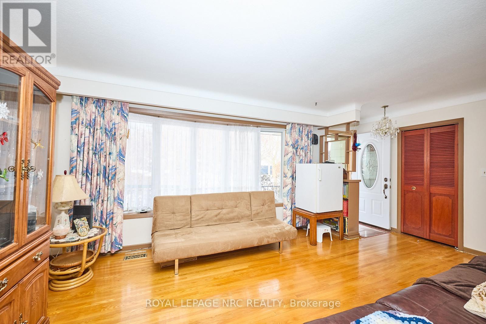 32 Oxford Street, St. Catharines, Ontario  L2P 1W3 - Photo 8 - X12789198