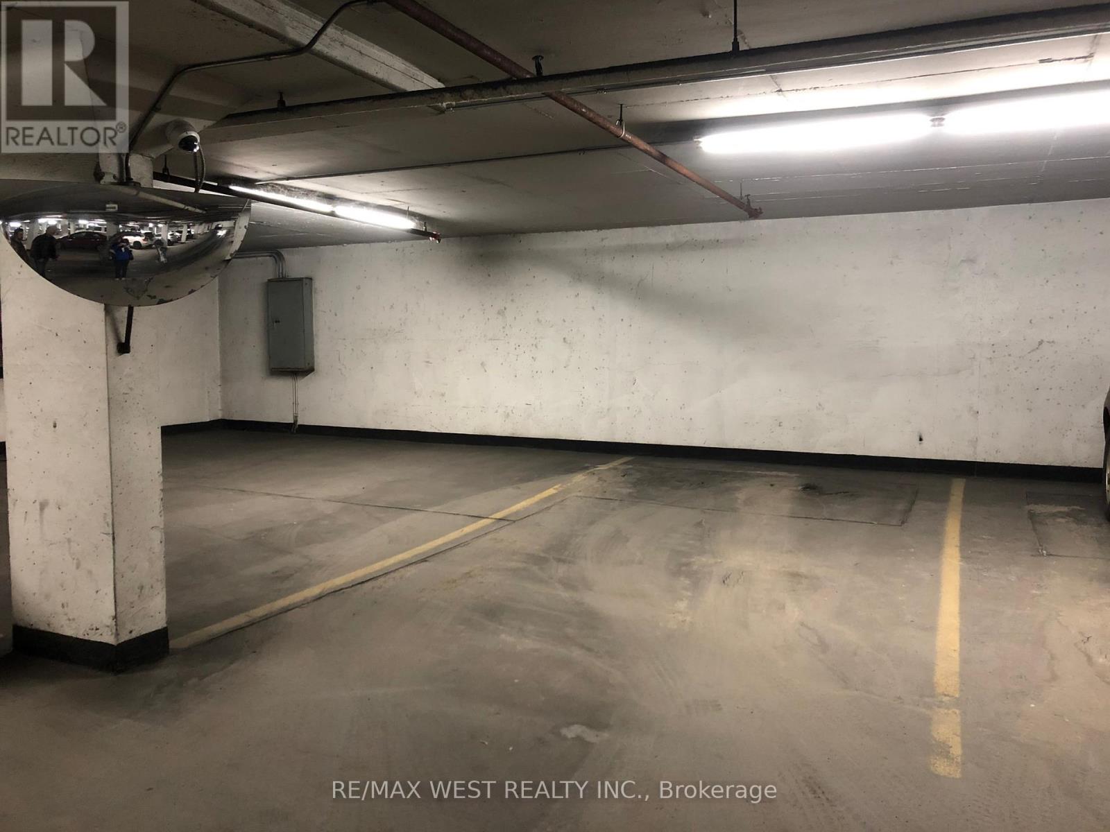 1007 - 300 Webb Drive, Mississauga, Ontario  L5B 3W3 - Photo 12 - W12789204