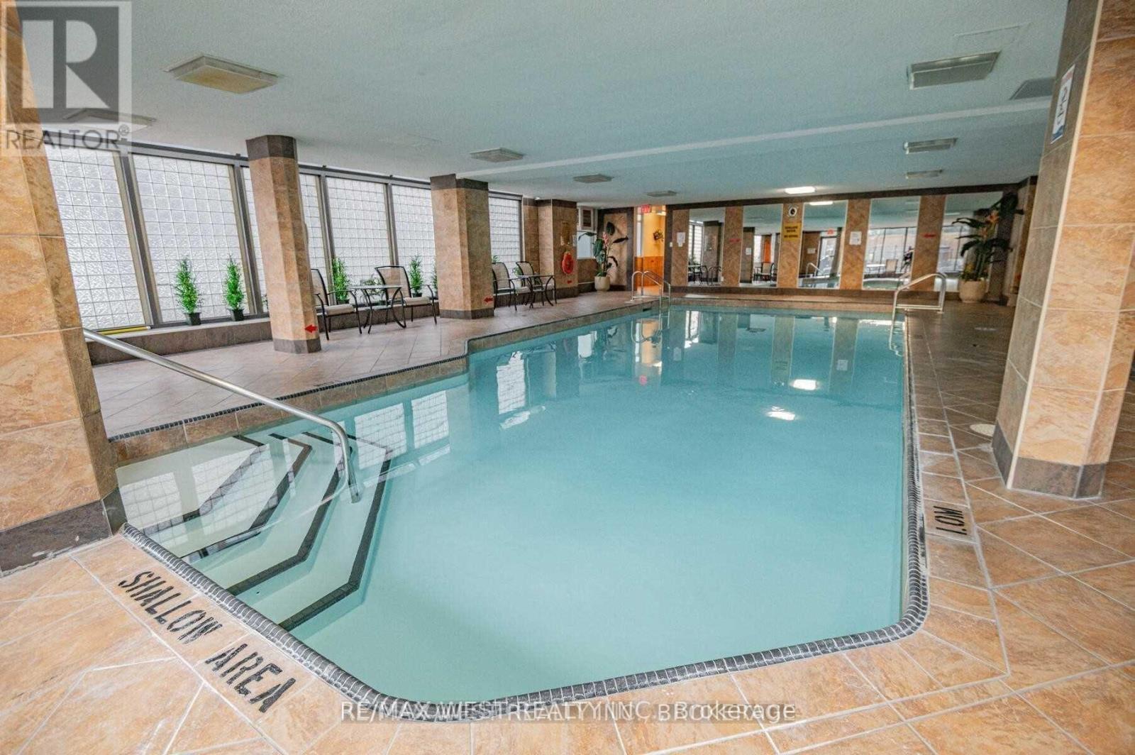 1007 - 300 Webb Drive, Mississauga, Ontario  L5B 3W3 - Photo 15 - W12789204