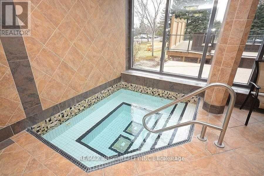 1007 - 300 Webb Drive, Mississauga, Ontario  L5B 3W3 - Photo 16 - W12789204