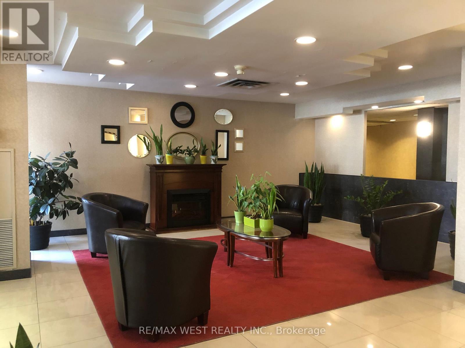 1007 - 300 Webb Drive, Mississauga, Ontario  L5B 3W3 - Photo 24 - W12789204