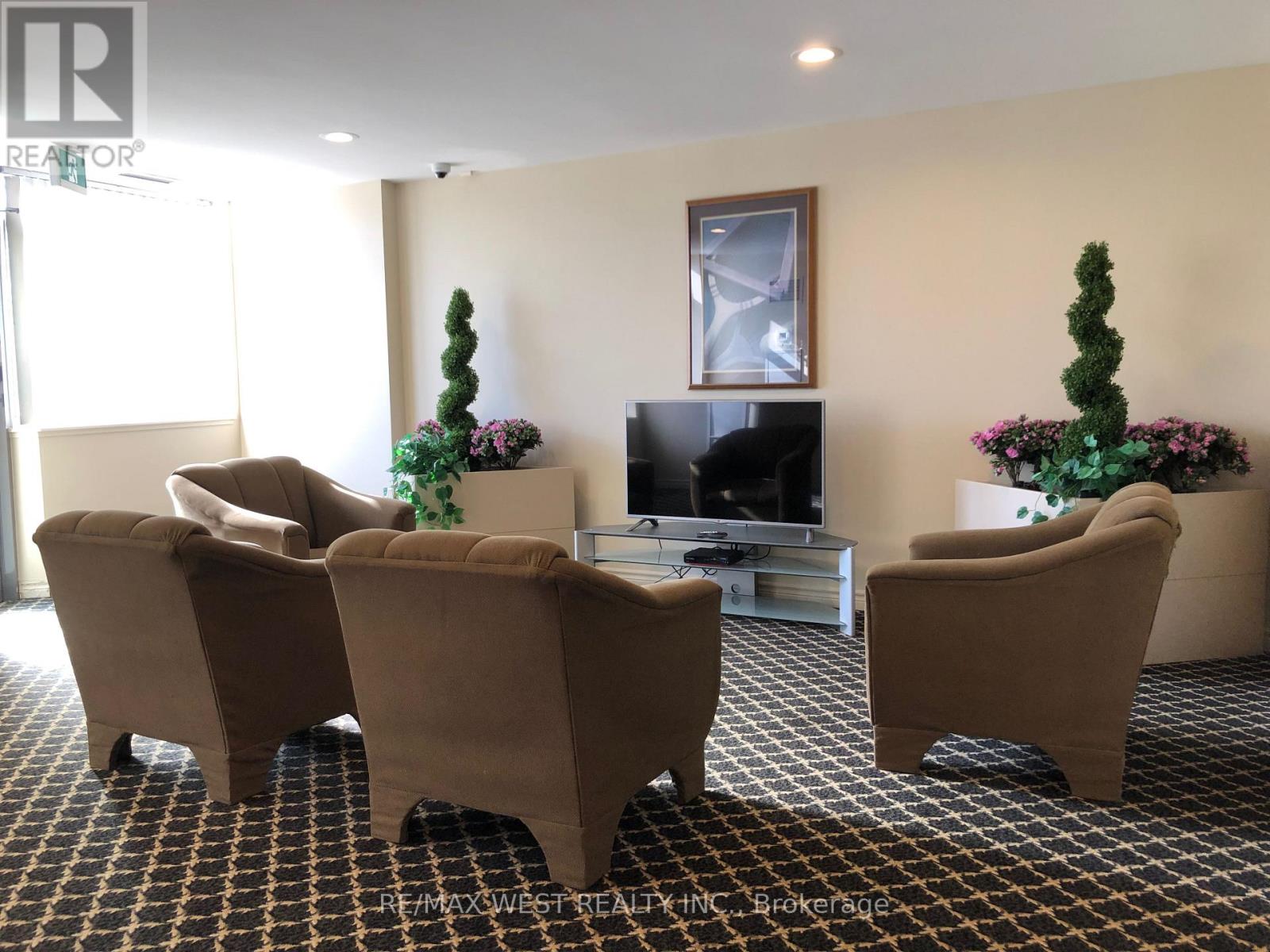 1007 - 300 Webb Drive, Mississauga, Ontario  L5B 3W3 - Photo 25 - W12789204