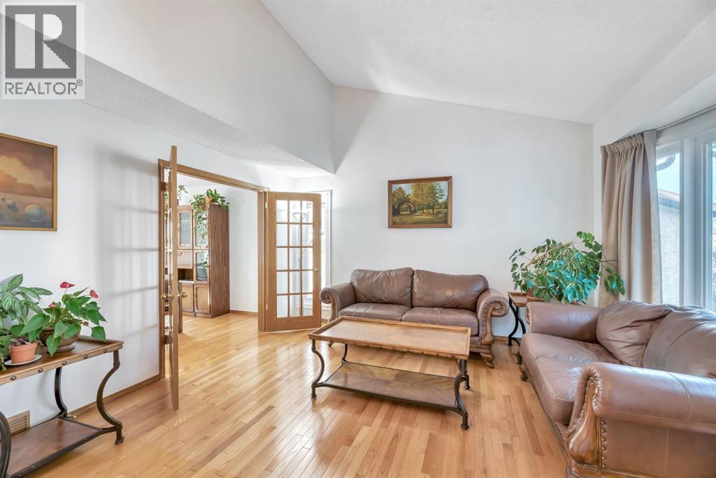 323 Hawkwood Boulevard Nw, Calgary, Alberta  T3G 3G7 - Photo 11 - A2286061