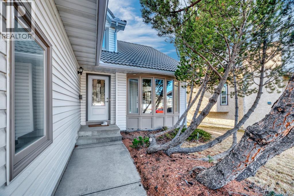 323 Hawkwood Boulevard Nw, Calgary, Alberta  T3G 3G7 - Photo 3 - A2286061