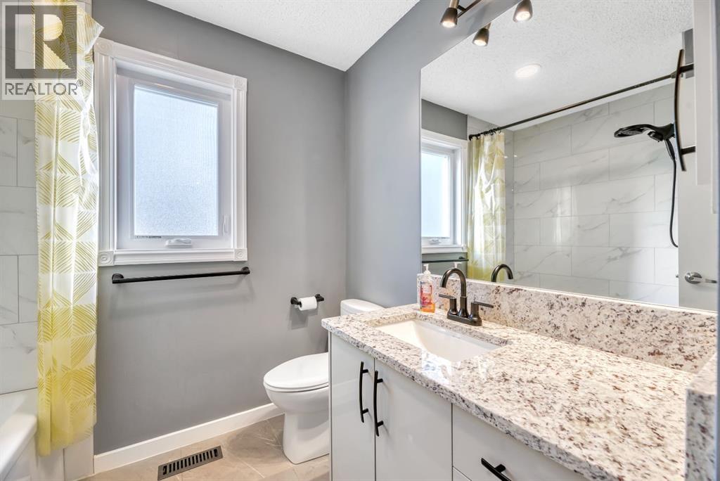 323 Hawkwood Boulevard Nw, Calgary, Alberta  T3G 3G7 - Photo 35 - A2286061