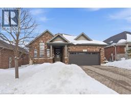 16 PICCADILLY Square, new hamburg, Ontario