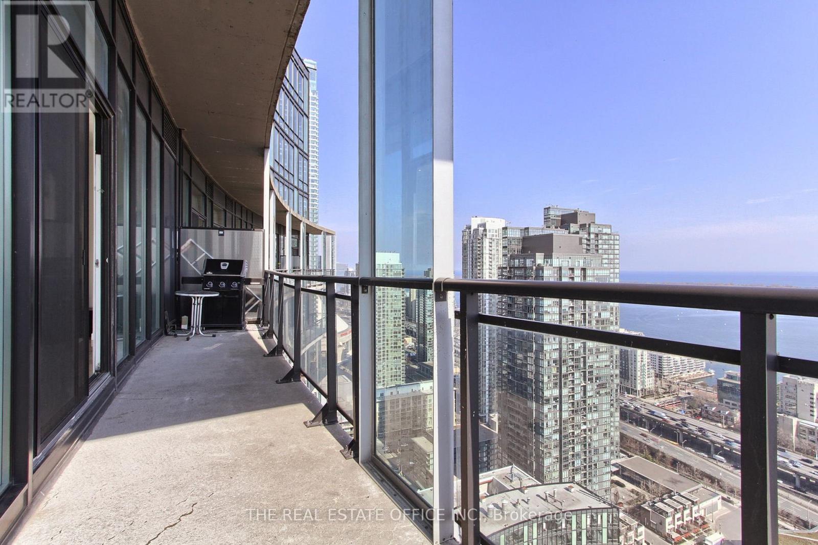 Ph02 - 25 Capreol Court, Toronto, Ontario  M5V 3Z7 - Photo 12 - C12789208