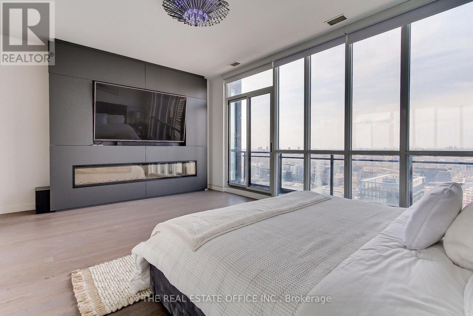 Ph02 - 25 Capreol Court, Toronto, Ontario  M5V 3Z7 - Photo 19 - C12789208