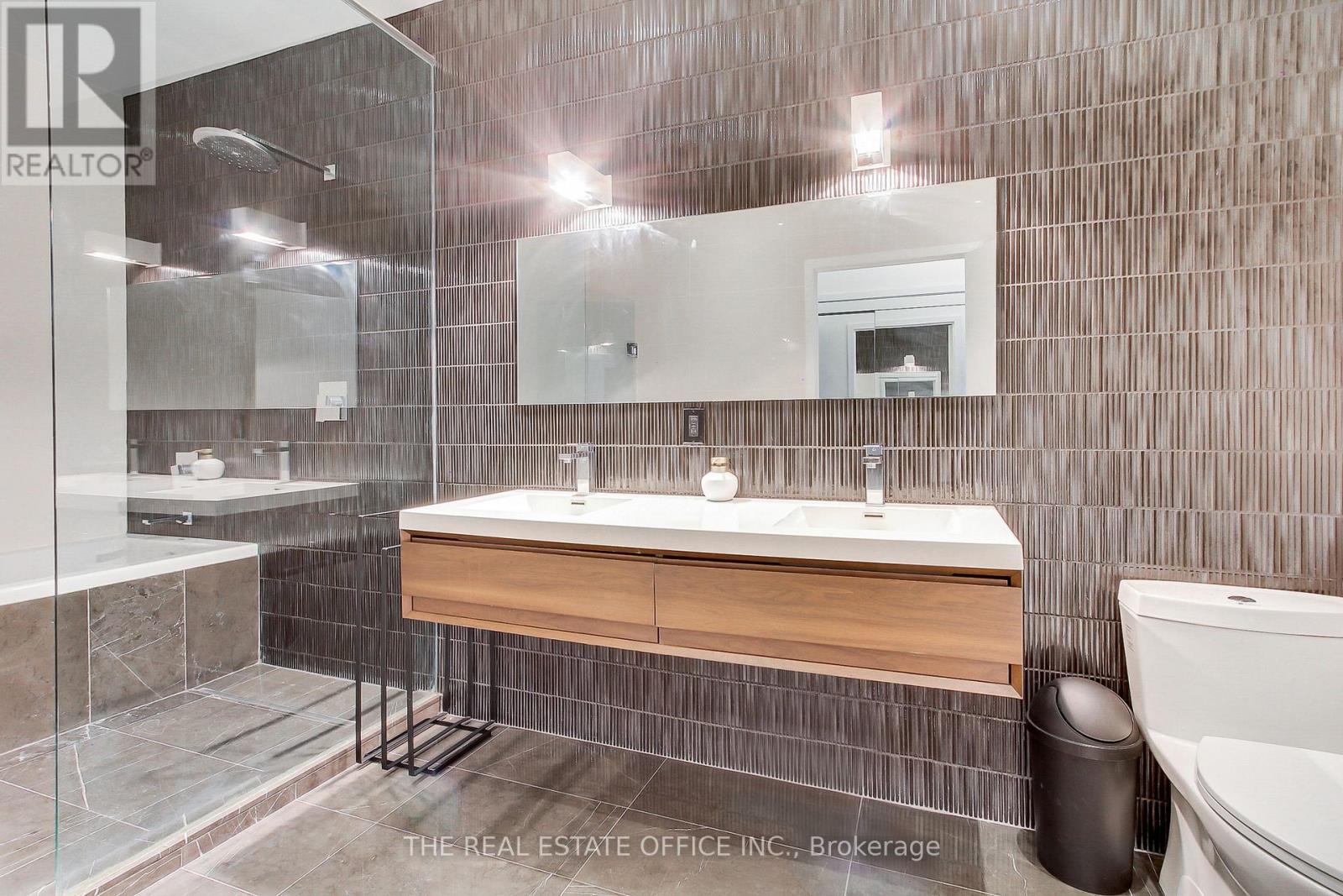 Ph02 - 25 Capreol Court, Toronto, Ontario  M5V 3Z7 - Photo 23 - C12789208