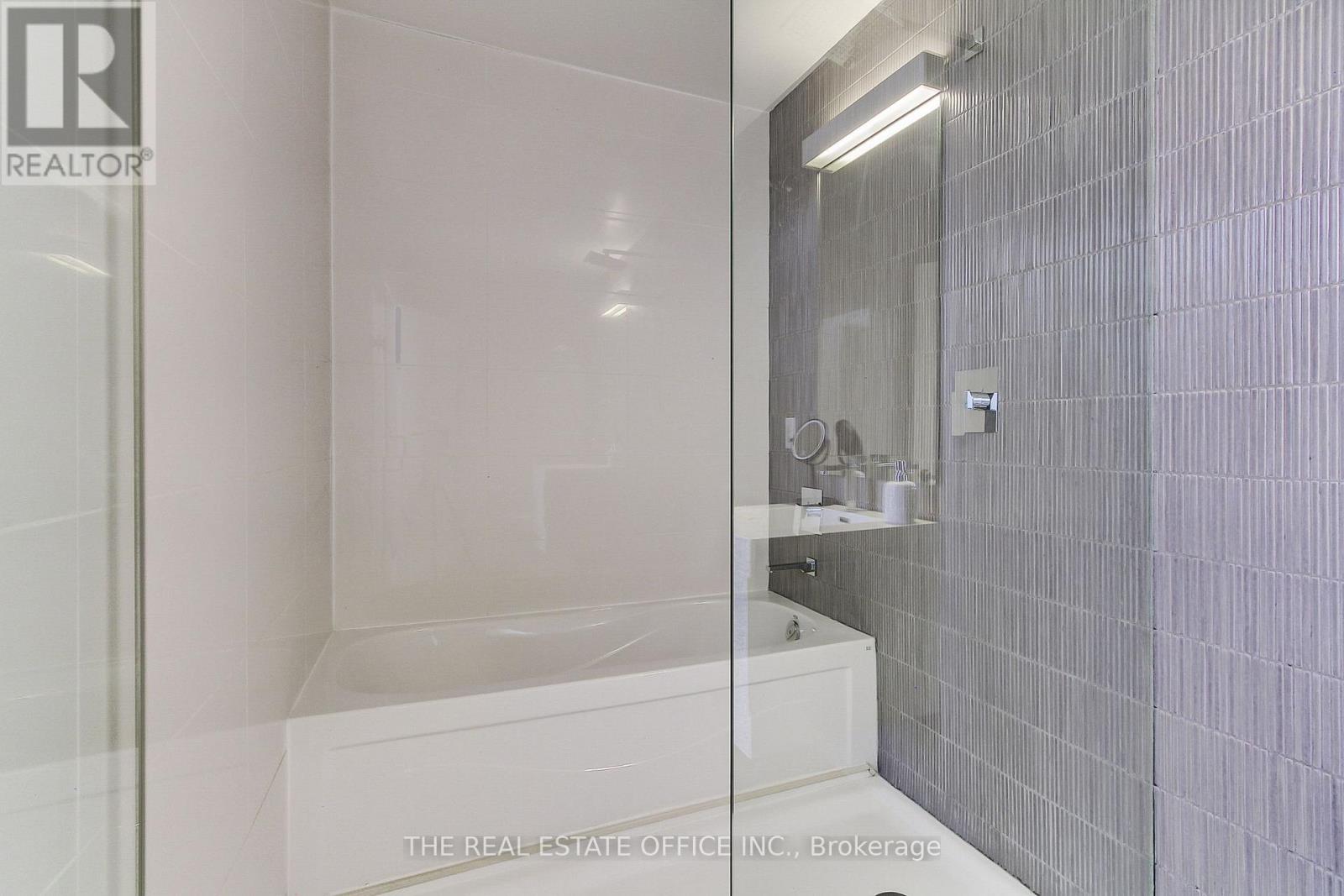 Ph02 - 25 Capreol Court, Toronto, Ontario  M5V 3Z7 - Photo 25 - C12789208