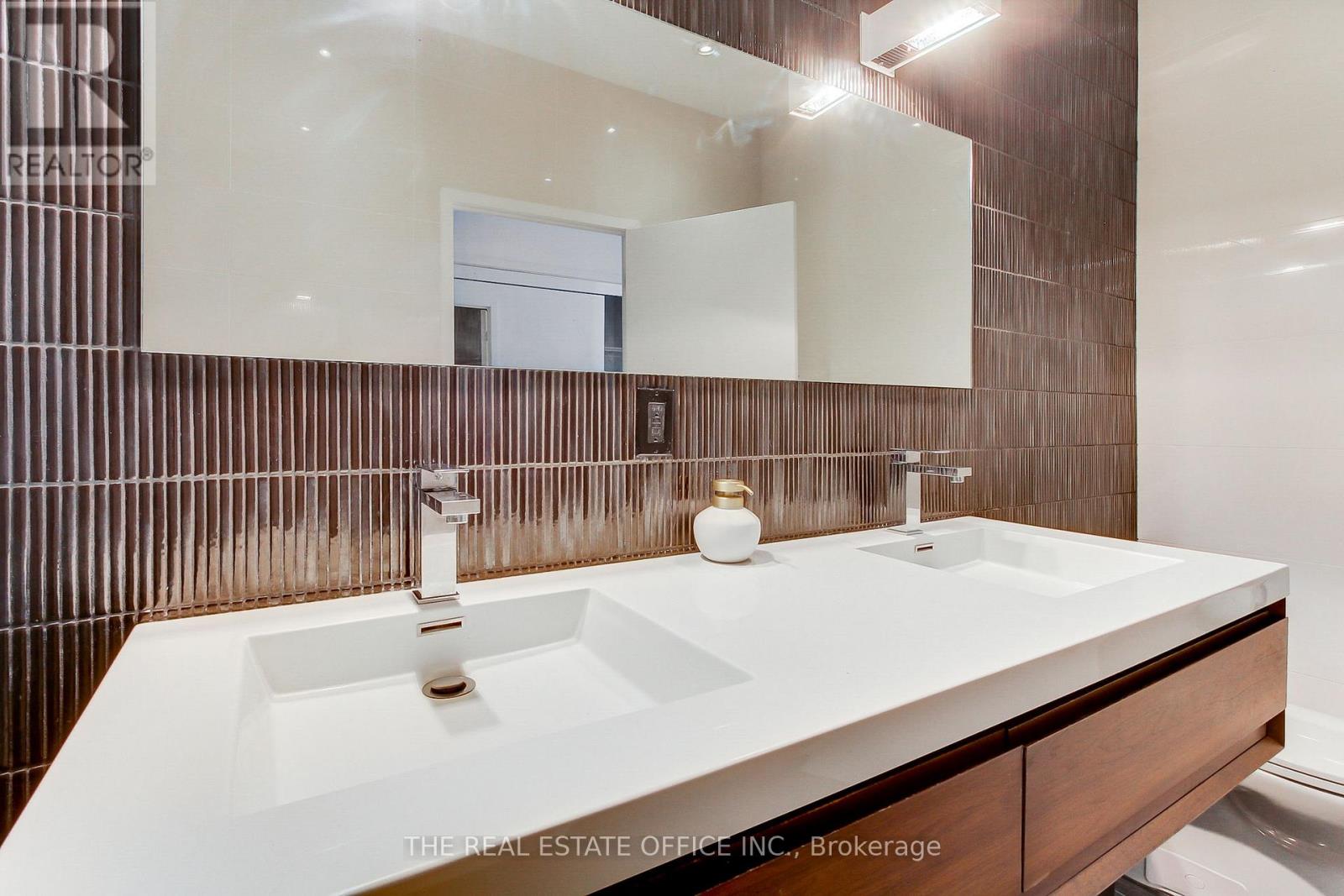 Ph02 - 25 Capreol Court, Toronto, Ontario  M5V 3Z7 - Photo 26 - C12789208