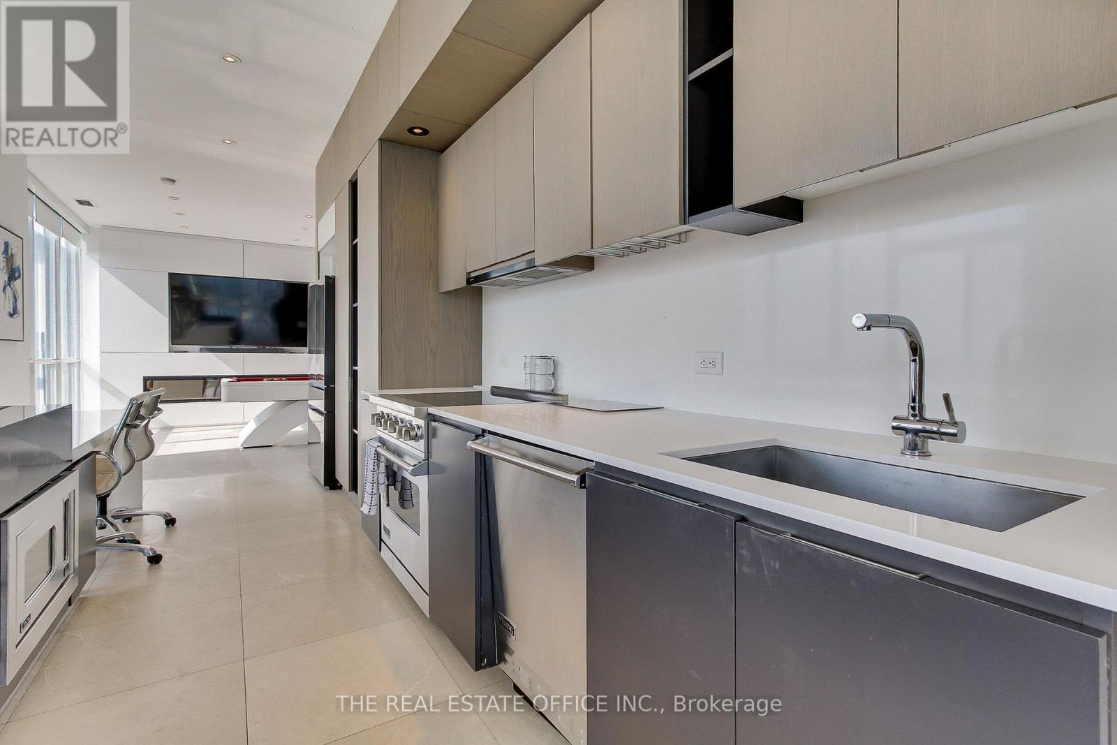 Ph02 - 25 Capreol Court, Toronto, Ontario  M5V 3Z7 - Photo 7 - C12789208