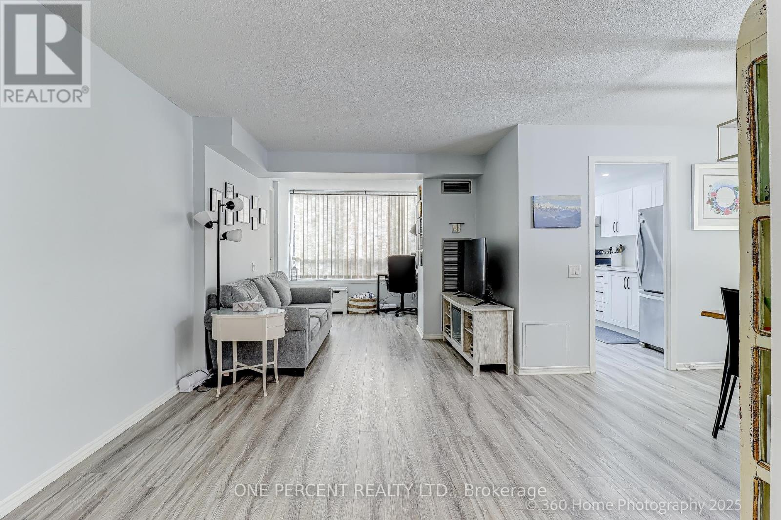 201 - 7 Bishop Avenue, Toronto, Ontario  M2M 4J4 - Photo 4 - C12789236