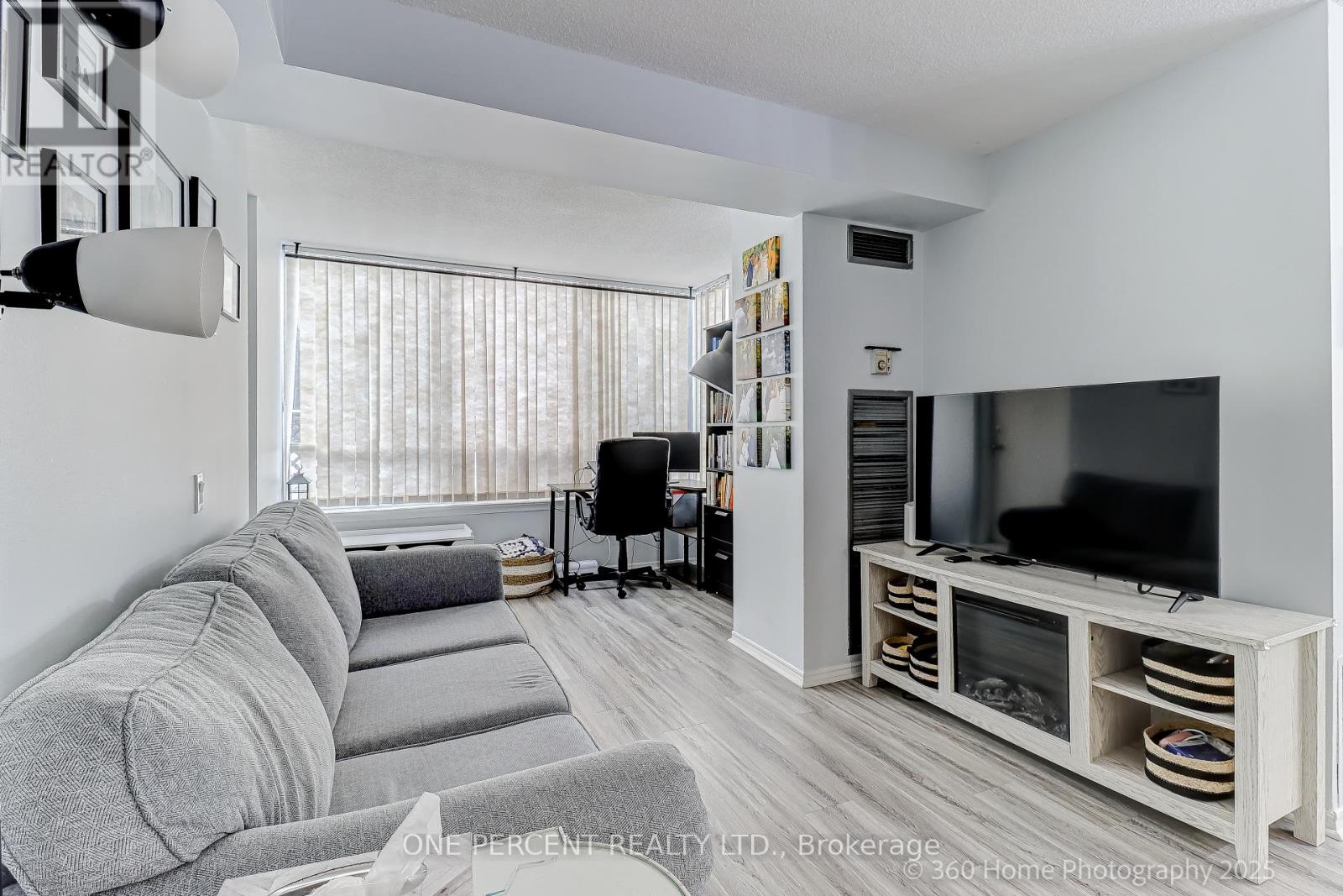 201 - 7 Bishop Avenue, Toronto, Ontario  M2M 4J4 - Photo 5 - C12789236