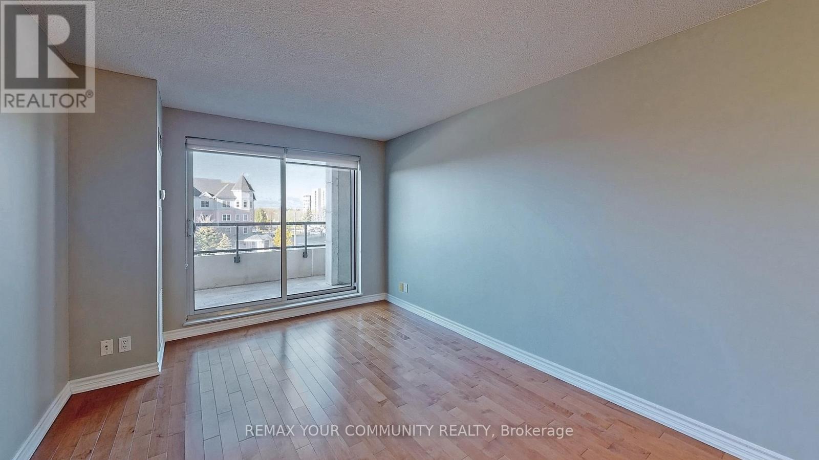 323 - 18 Harding Boulevard, Richmond Hill, Ontario  L4C 0T3 - Photo 4 - N12789212