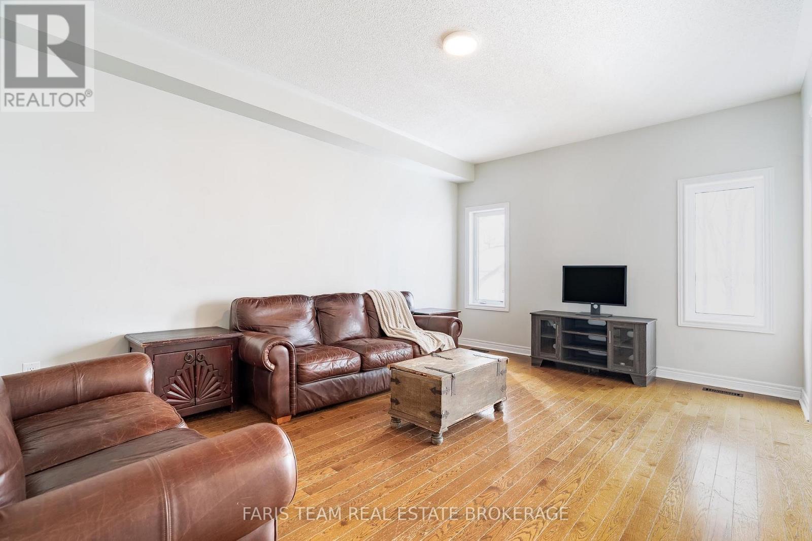 40 Forsyth Crescent, Barrie, Ontario  L4N 7T6 - Photo 13 - S12789214