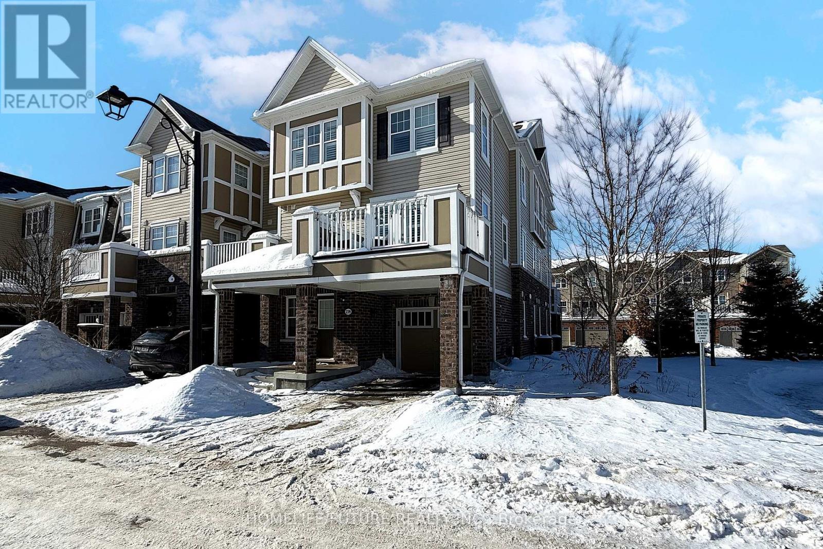 239 Netherby Lane, Kitchener, Ontario  N2R 0L9 - Photo 2 - X12787376