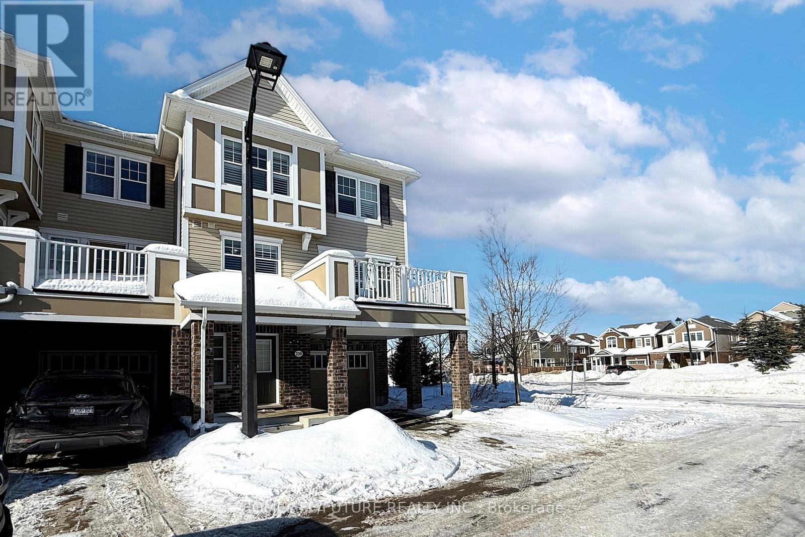 239 Netherby Lane, Kitchener, Ontario  N2R 0L9 - Photo 3 - X12787376