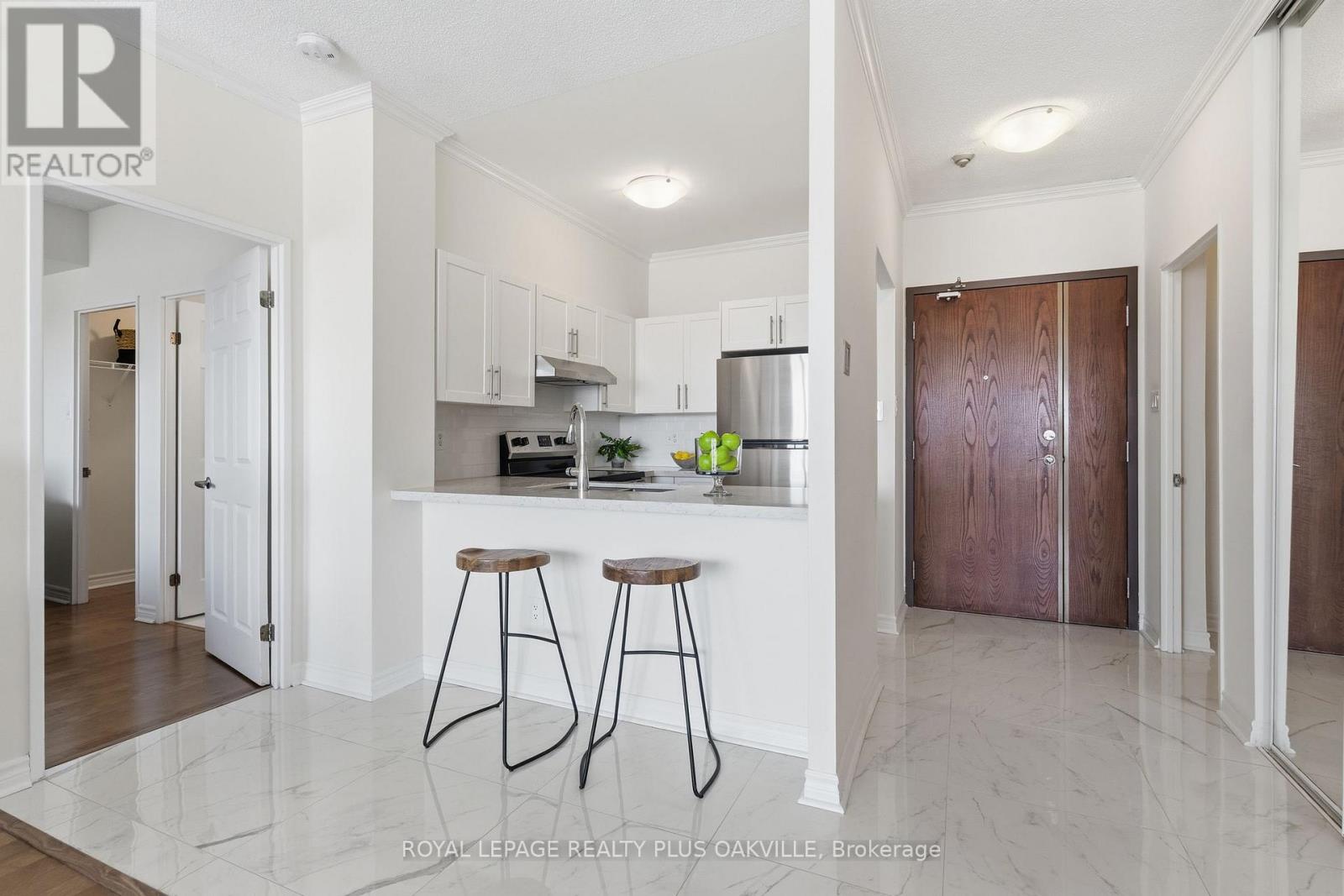 718 - 2511 Lakeshore Road W, Oakville, Ontario  L6L 6L9 - Photo 10 - W12789220