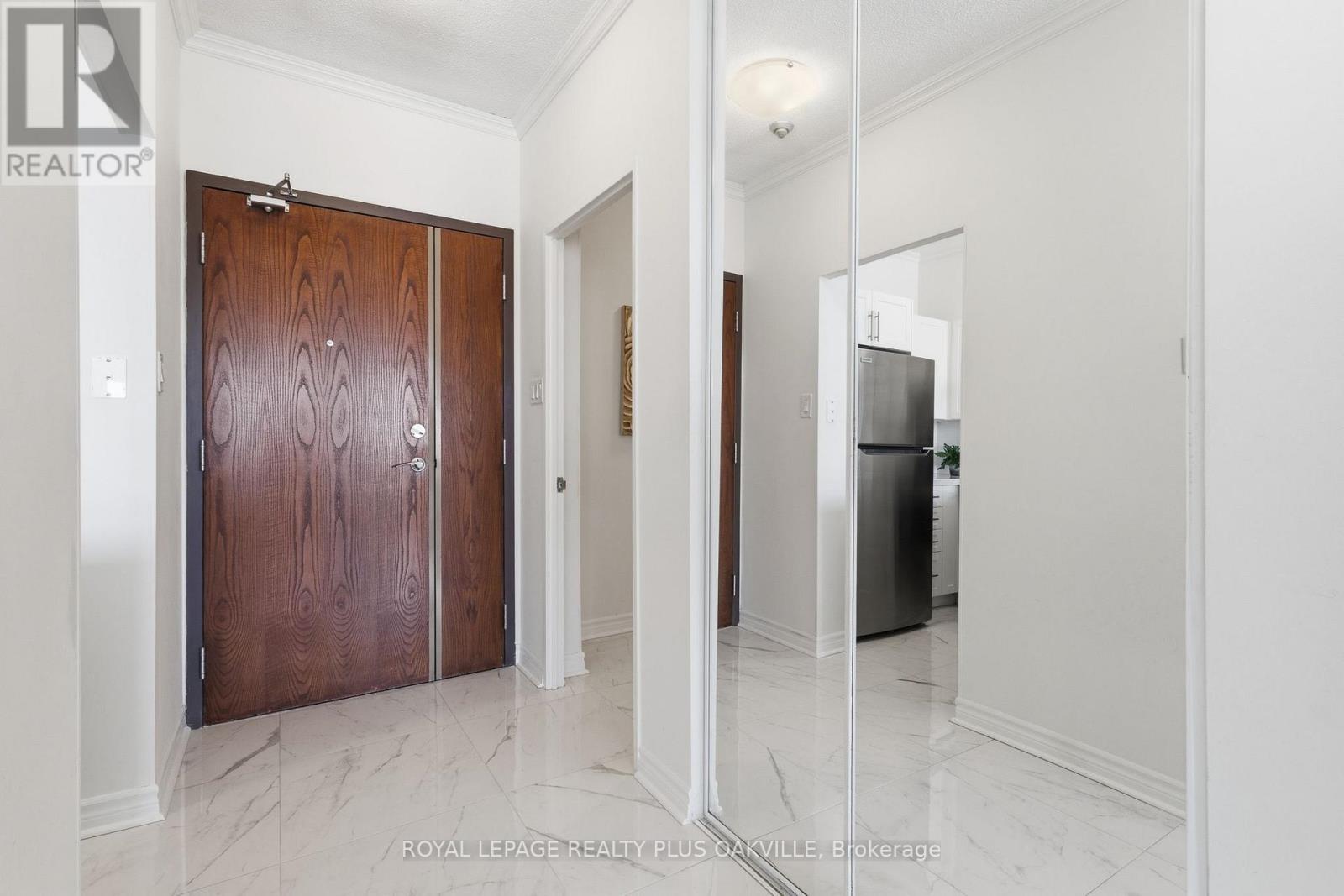 718 - 2511 Lakeshore Road W, Oakville, Ontario  L6L 6L9 - Photo 6 - W12789220