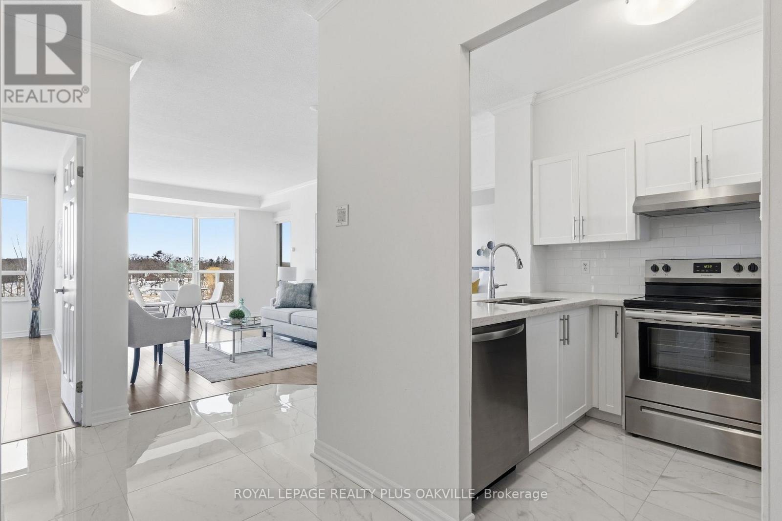 718 - 2511 Lakeshore Road W, Oakville, Ontario  L6L 6L9 - Photo 7 - W12789220