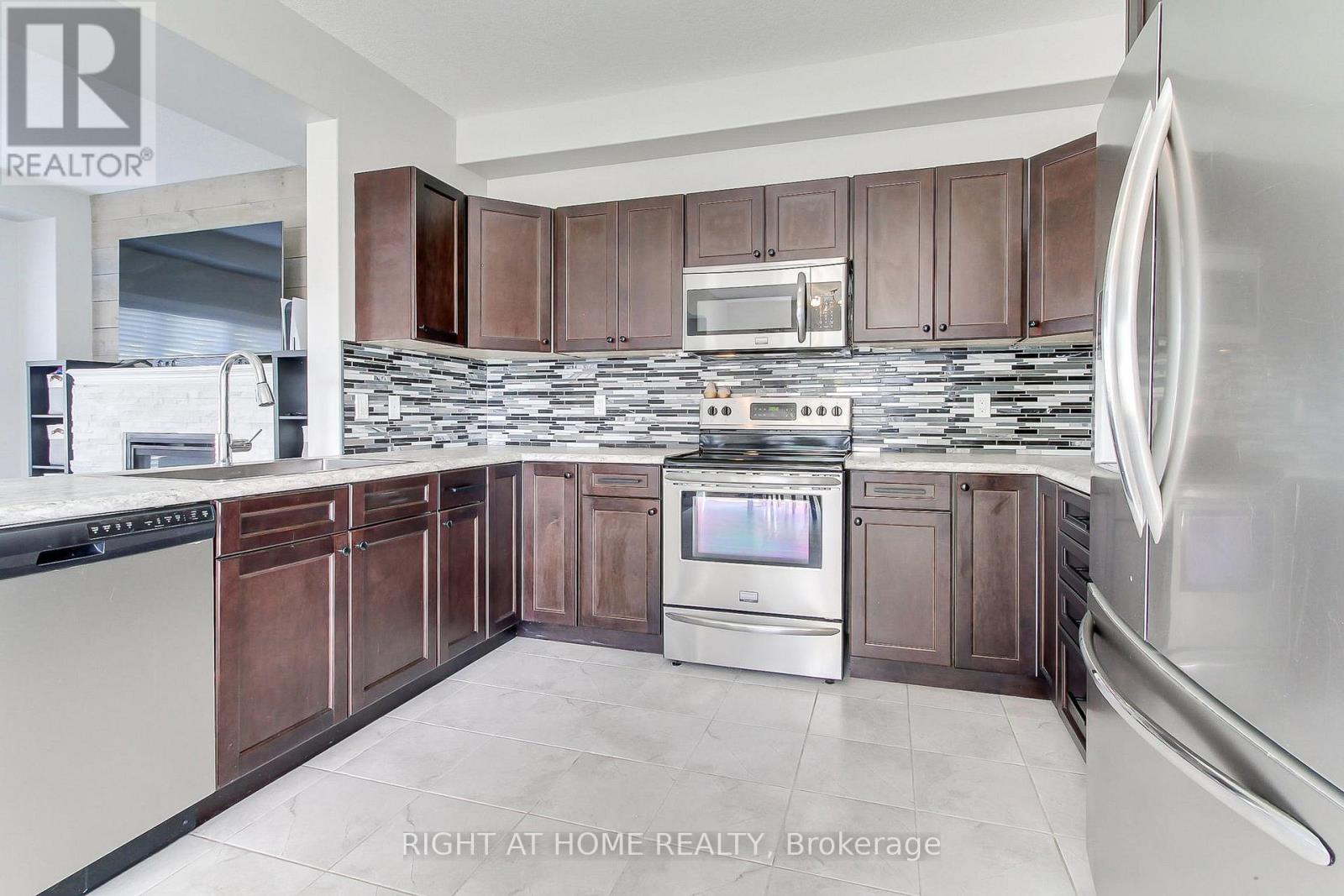 58 Carleton Trail, New Tecumseth, Ontario  L0G 1A0 - Photo 12 - N12789246