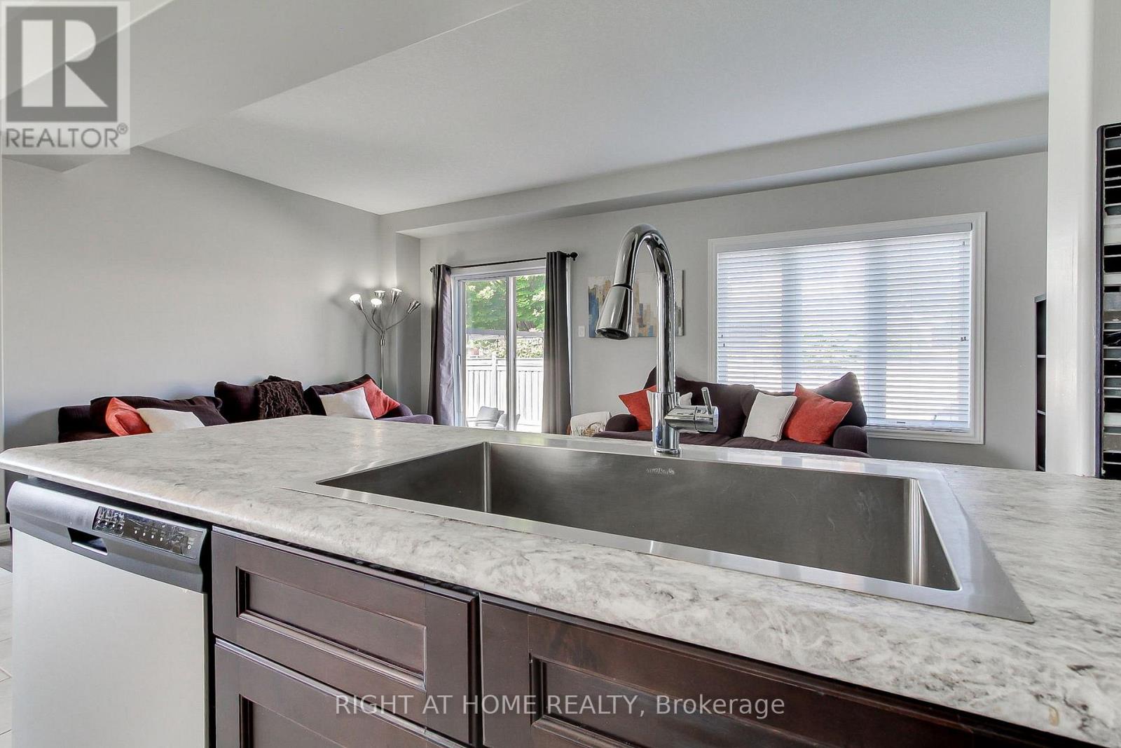 58 Carleton Trail, New Tecumseth, Ontario  L0G 1A0 - Photo 14 - N12789246