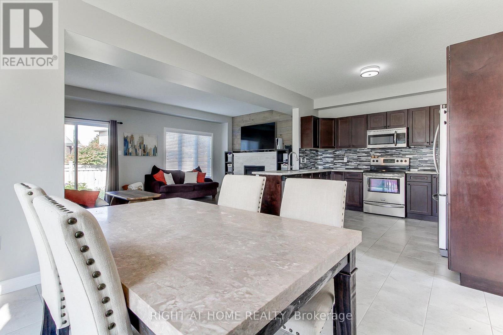 58 Carleton Trail, New Tecumseth, Ontario  L0G 1A0 - Photo 9 - N12789246